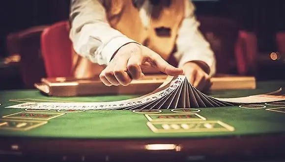 Antarmuka aplikasi mobile sniperslot menampilkan permainan slot dan opsi live casino